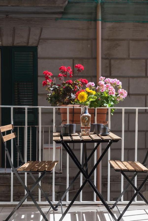 Napoli Centro Apartment A Balcony In The Heart Of เนเปิลส์ ภายนอก รูปภาพ