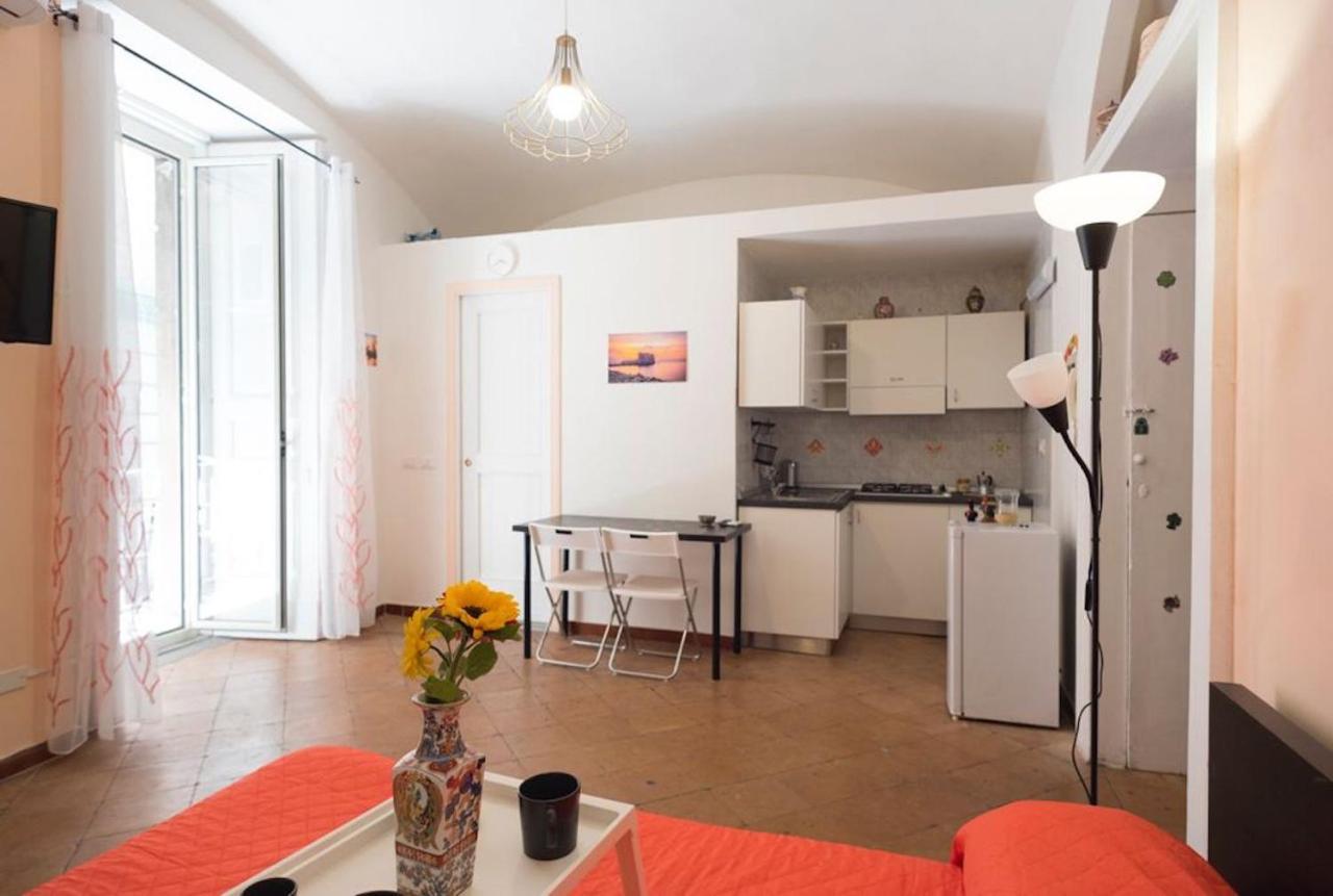 Napoli Centro Apartment A Balcony In The Heart Of เนเปิลส์ ภายนอก รูปภาพ